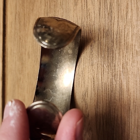 Silver colored floral bangle - Picture 5 of 5